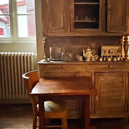 Des Remparts فندق