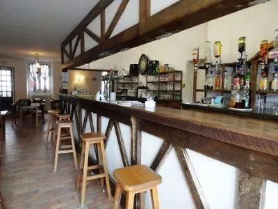 Des Remparts فندق